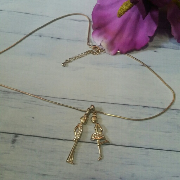 Kissing Necklace - Picture 3 of 4